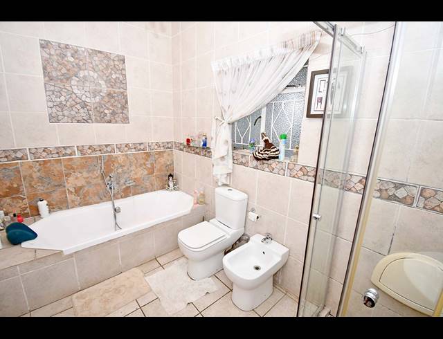 4 BEDROOM FREEHOLD FOR SALE IN HIGHLANDS NORTH